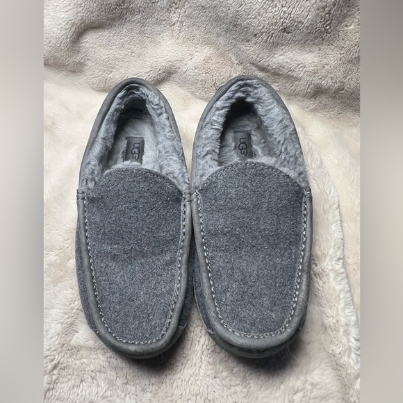 UGG Other - UGG Men's Ascot slipper shoe size 8